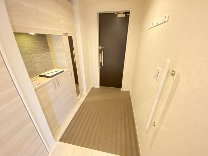 物件内観写真16　(玄関)