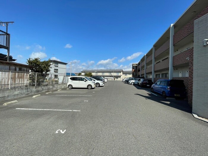 物件外観写真3　(駐車場)