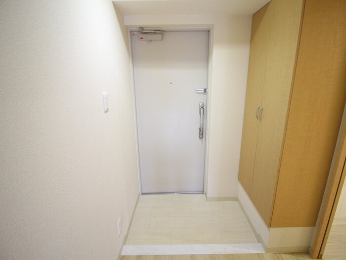 物件内観写真16　(玄関)
