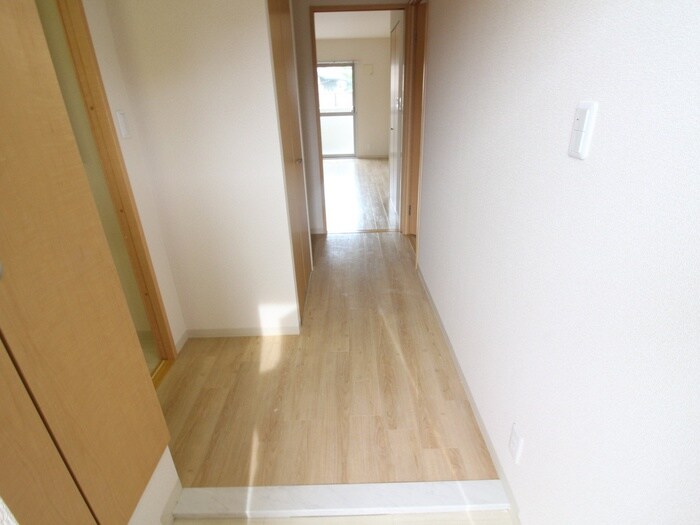 物件内観写真17　(廊下)