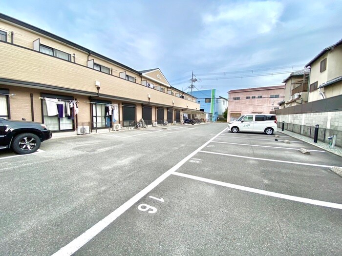 物件外観写真2　(駐車場)