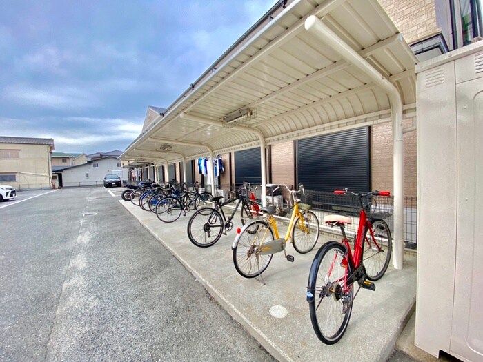 物件外観写真3　(駐輪場)