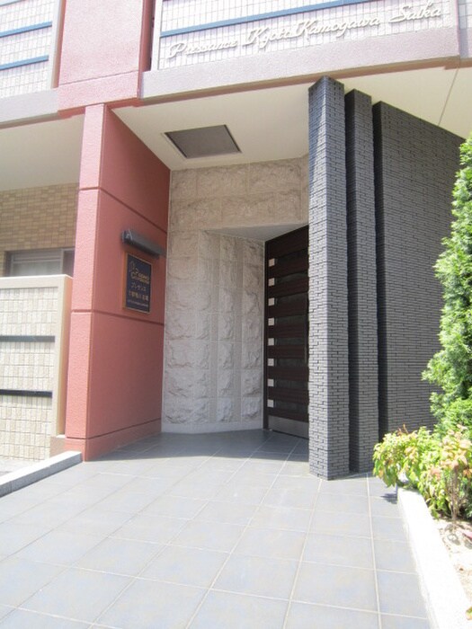 物件外観写真2　(エントランス部分)