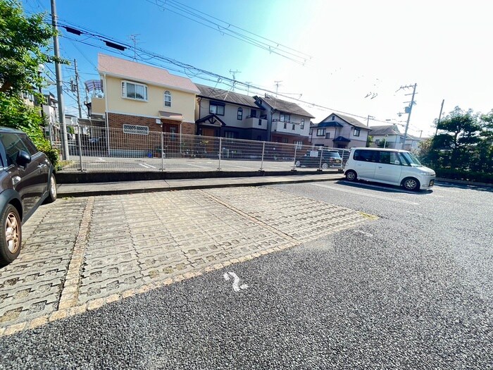 サウスメゾンひまわりの駐車場