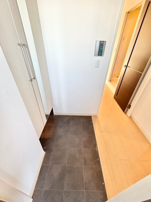 サウスメゾンひまわりの玄関