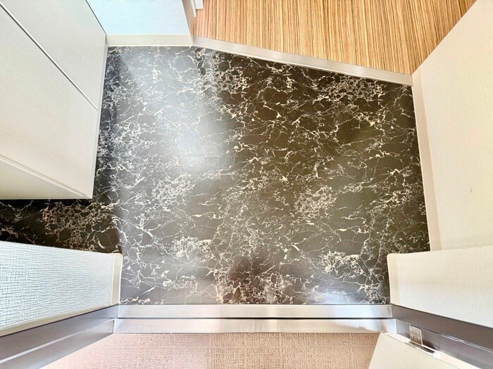 物件内観写真7　(玄関)