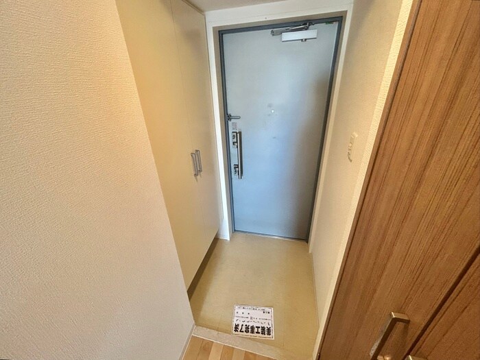 物件内観写真7　(玄関)