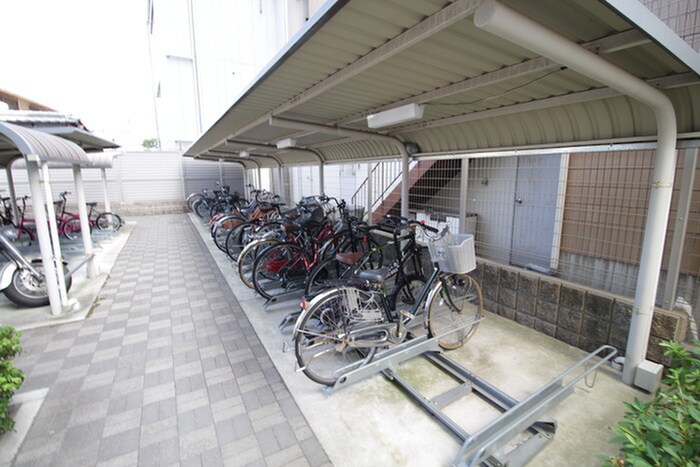 物件外観写真4　(駐輪場)