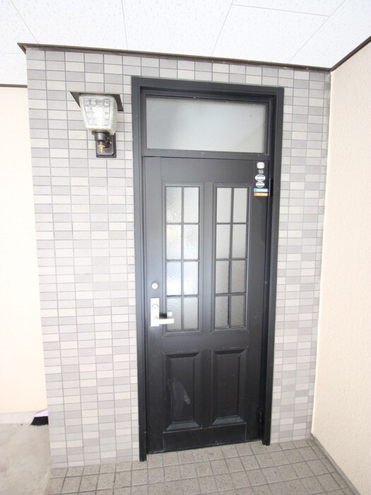 物件外観写真4　(エントランス部分)