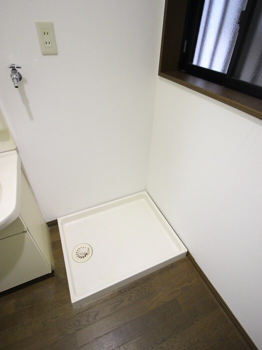 物件内観写真11　(洗濯機置場)