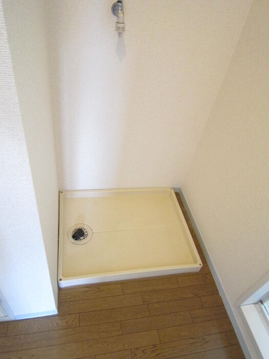 物件内観写真10　(洗濯機置場)