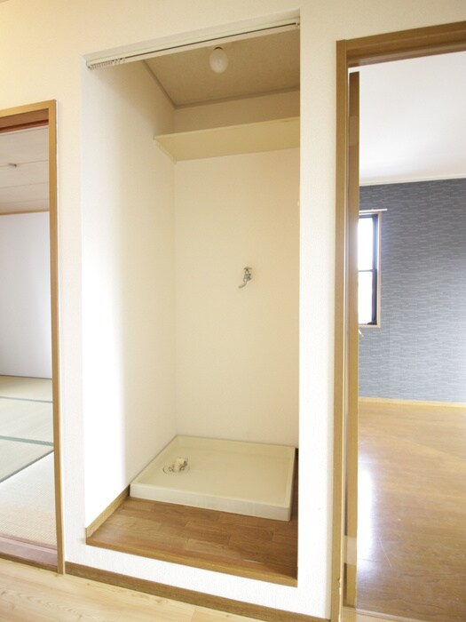 物件内観写真17　(洗濯機置場)