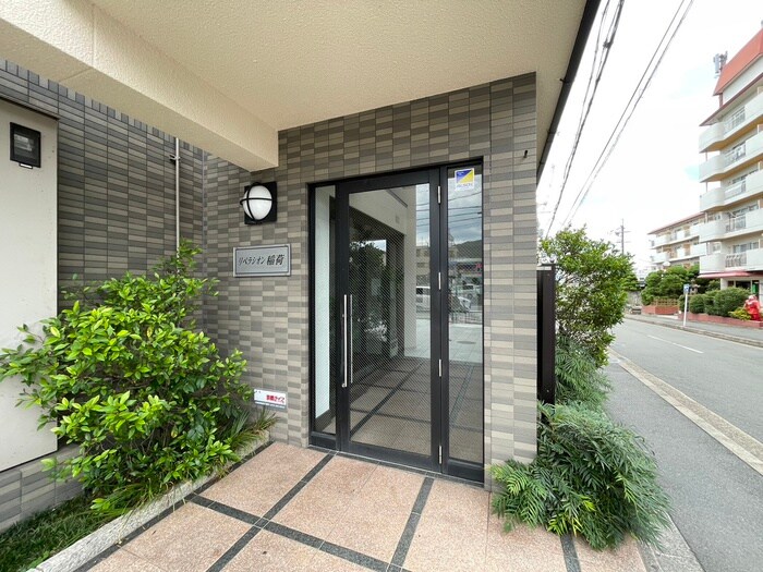 物件外観写真4　(エントランス部分)