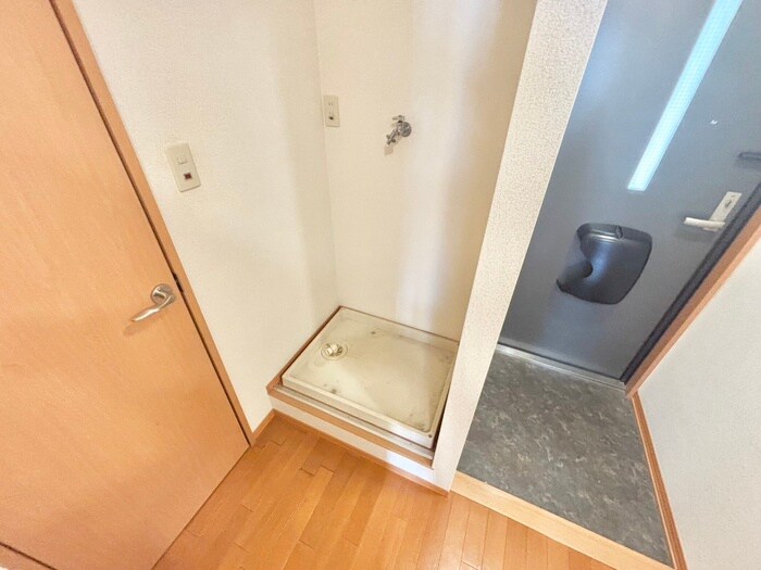 物件内観写真18　(洗濯機置場)