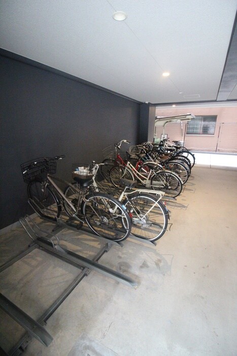 物件外観写真4　(駐輪場)