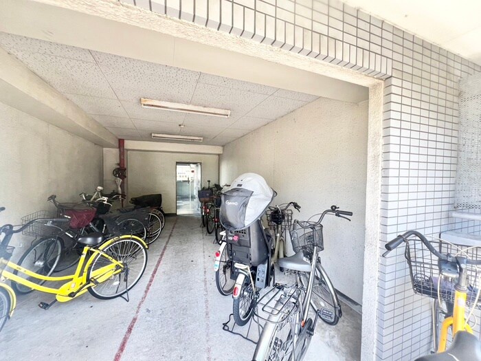 物件外観写真2　(駐輪場)