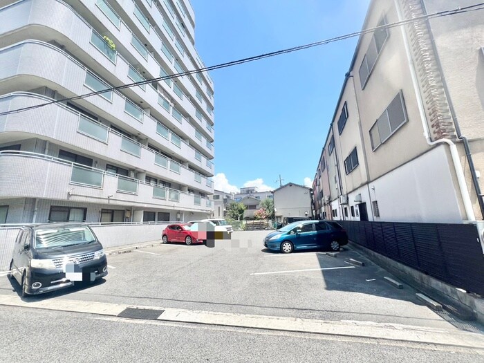 物件外観写真4　(駐車場)