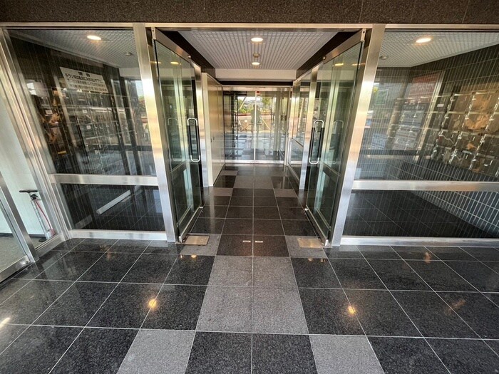 物件外観写真5　(エントランス部分)