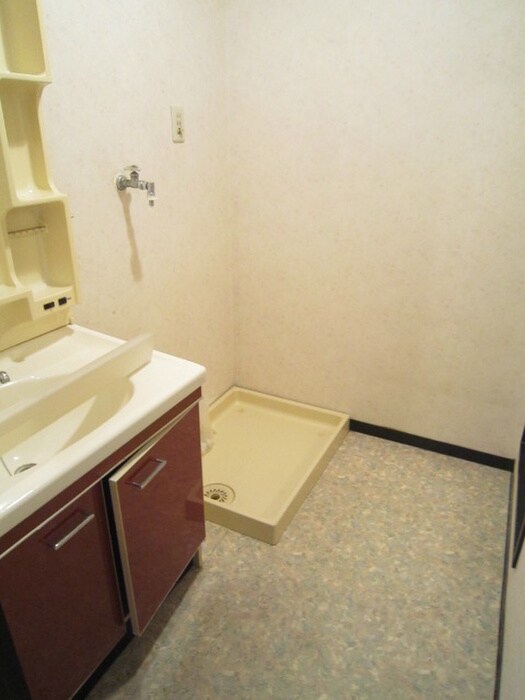 物件内観写真12　(洗濯機置場)