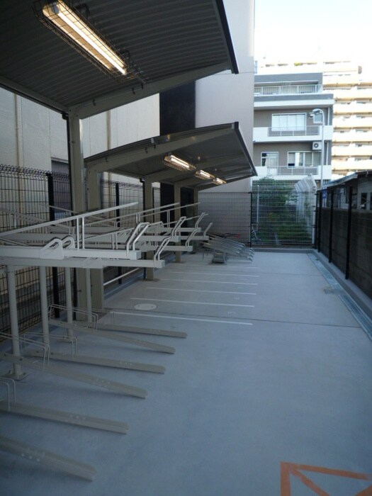 物件外観写真4　(駐輪場)