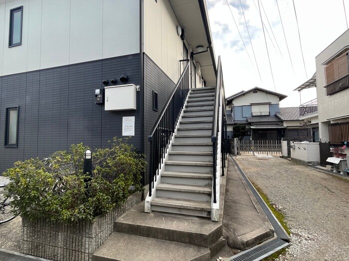 物件外観写真3　(エントランス部分)