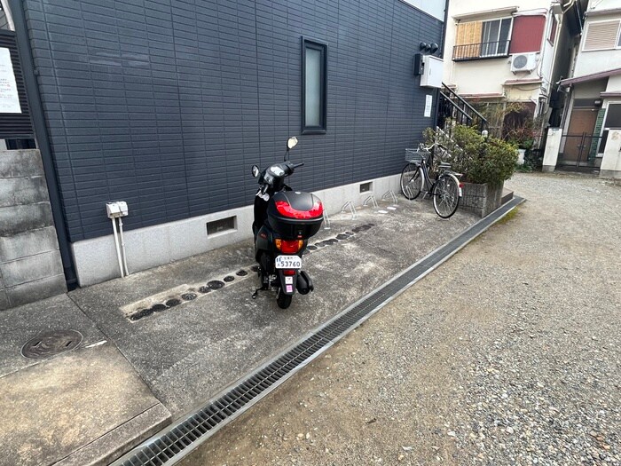 物件外観写真4　(駐輪場)