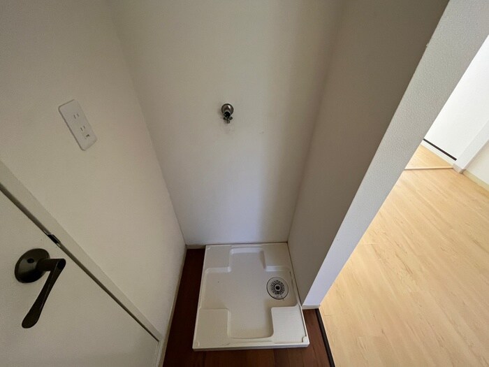 物件内観写真12　(洗濯機置場)