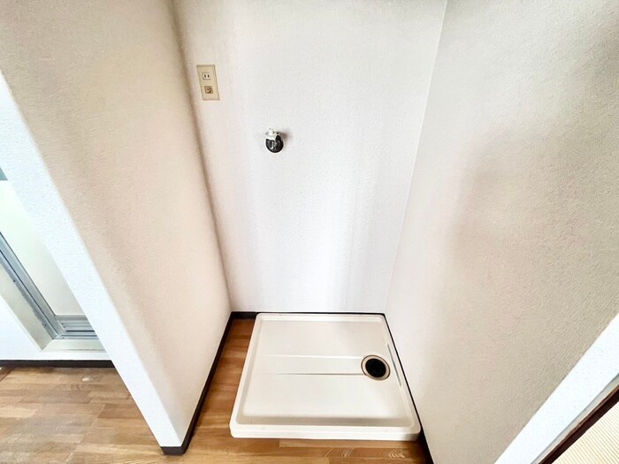 物件内観写真15　(洗濯機置場)