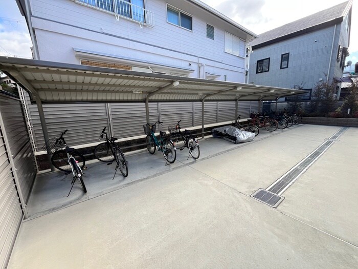 物件外観写真6　(駐輪場)