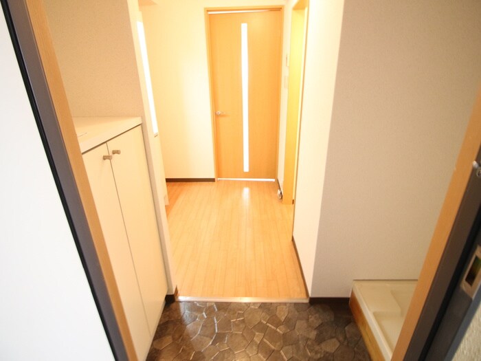 物件内観写真13　(玄関)