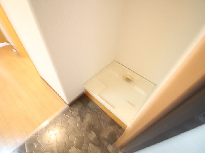 物件内観写真16　(洗濯機置場)