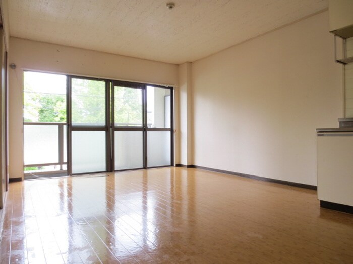 物件内観写真8　(室内からの展望)