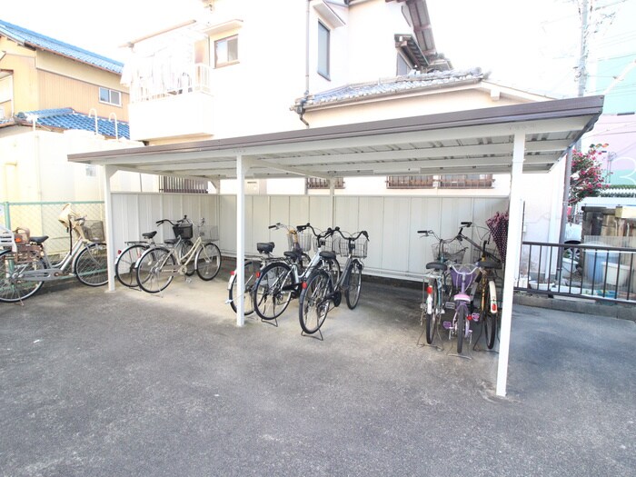 物件外観写真3　(駐輪場)