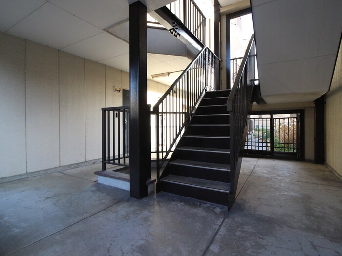 物件外観写真4　(エントランス部分)