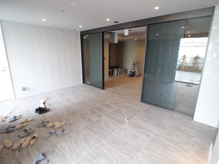 物件外観写真4　(エントランス部分)