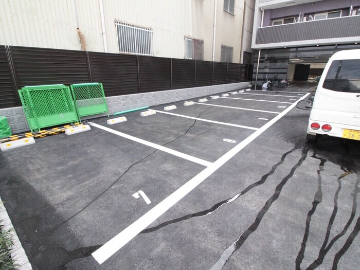 物件外観写真6　(駐車場)