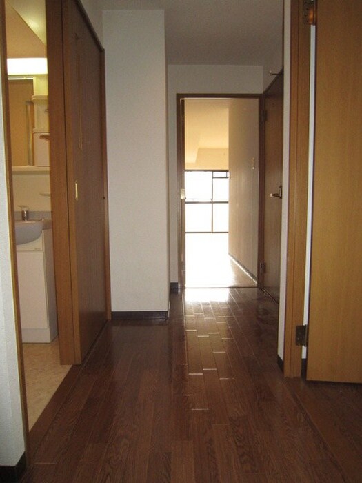 物件内観写真10　(廊下)