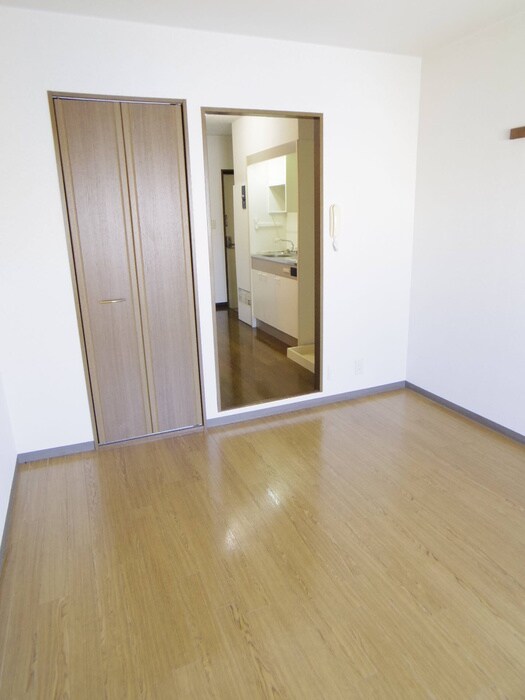 物件内観写真4　(居室)