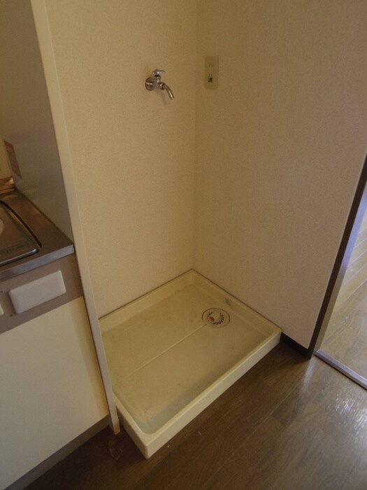 物件内観写真11　(洗濯機置場)