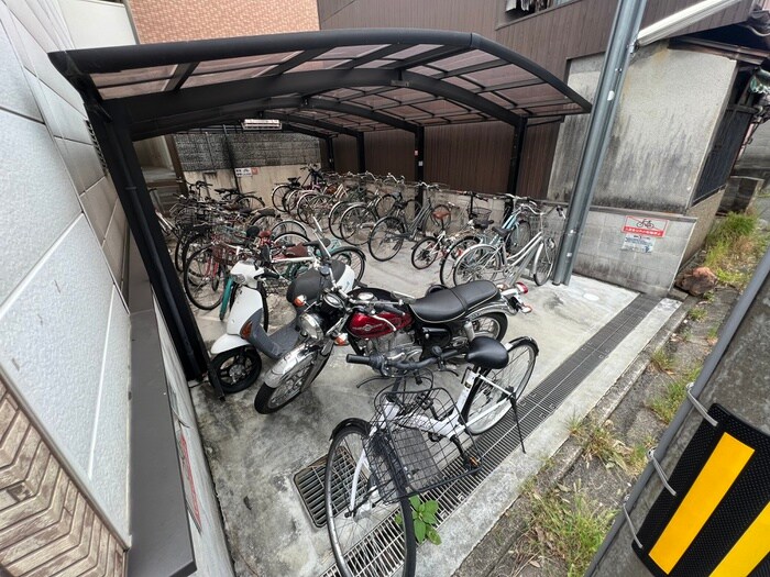 物件外観写真4　(駐輪場)