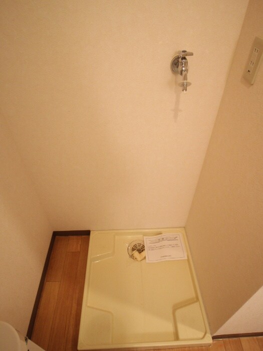 物件内観写真10　(洗濯機置場)