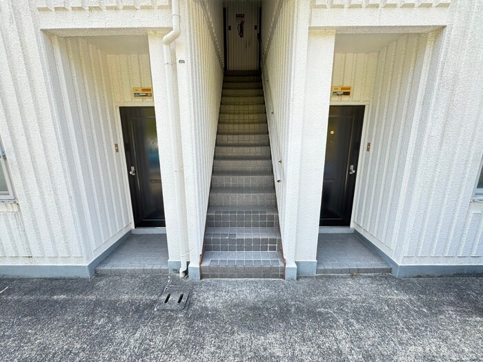 物件外観写真5　(エントランス部分)
