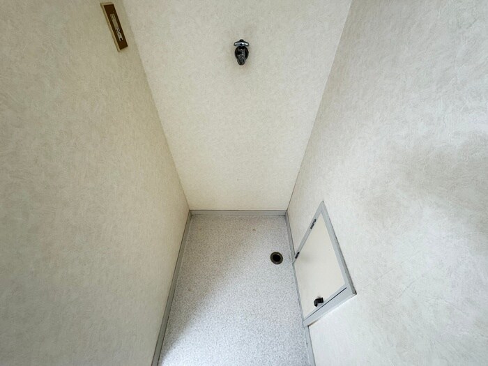 物件内観写真16　(洗濯機置場)