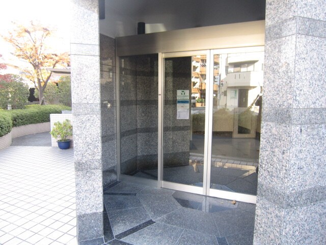 物件外観写真6　(エントランス部分)