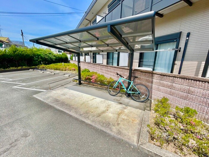 物件外観写真3　(駐輪場)
