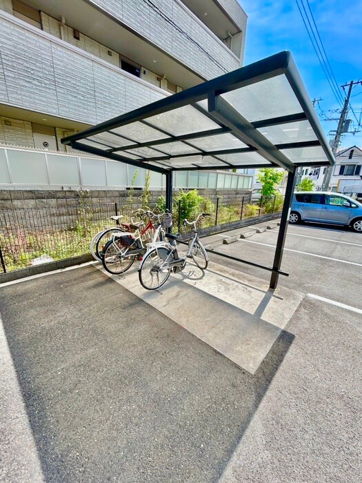 物件外観写真4　(駐輪場)