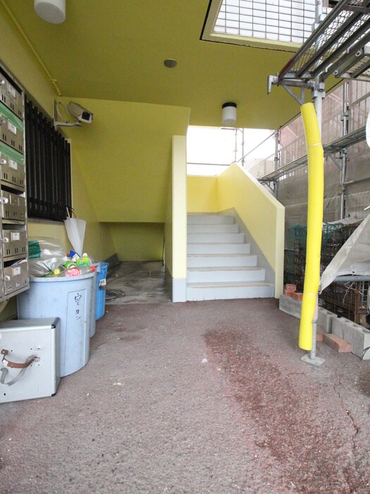 物件外観写真4　(エントランス部分)