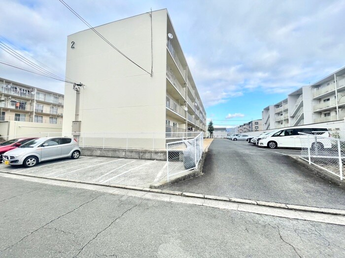 物件外観写真4　(駐車場)