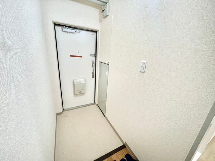 物件内観写真12　(玄関)