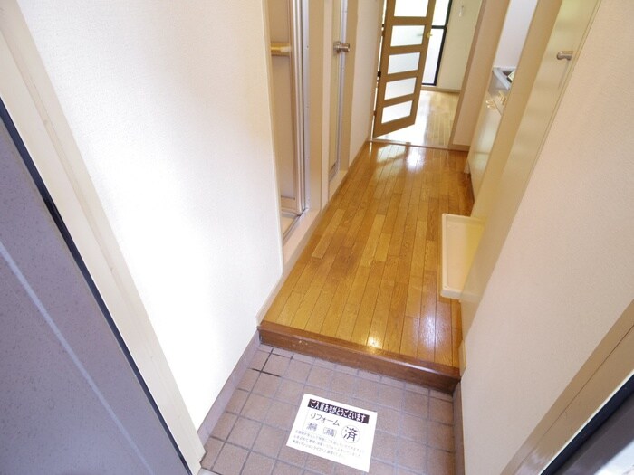 物件内観写真18　(玄関)